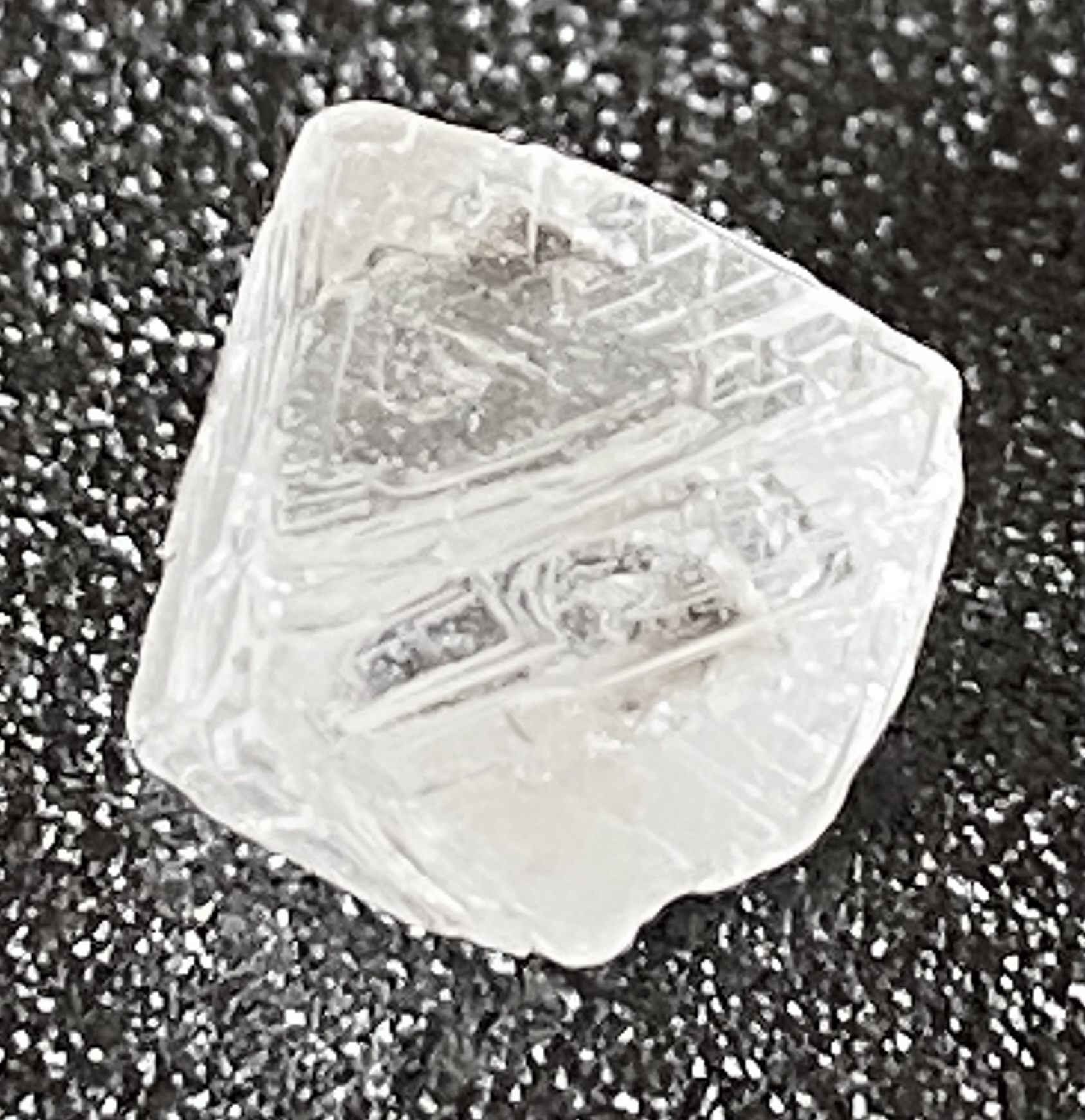 22652